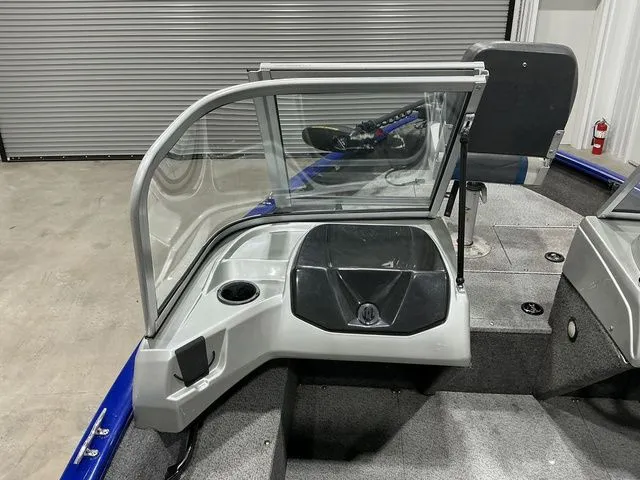 Slide: The Image of Tracker Pro Guide V-16 WT 2018 - 21