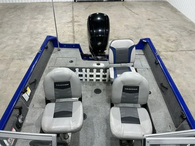 Slide: The Image of Tracker Pro Guide V-16 WT 2018 - 22