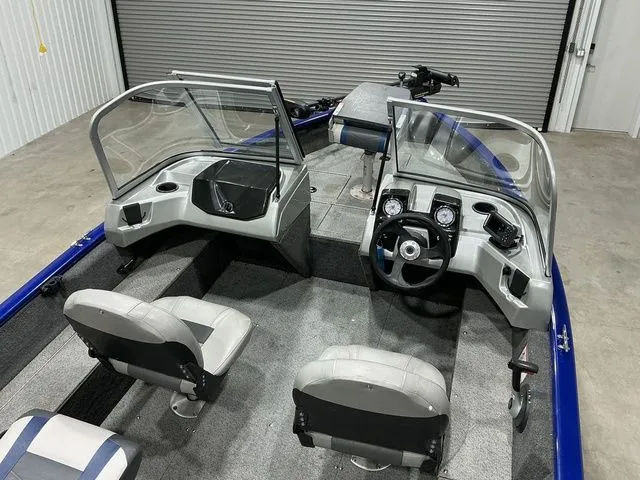 Slide: The Image of Tracker Pro Guide V-16 WT 2018 - 23