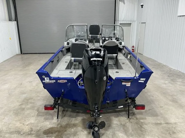 Slide: The Image of Tracker Pro Guide V-16 WT 2018 - 3