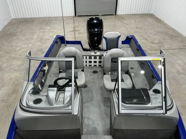 Slide: The Image of Tracker Pro Guide V-16 WT 2018 - 8