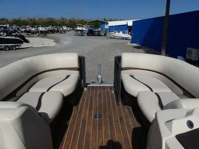 Slide: The Image of Crest Classic 23 Foot 230 2015 - 15