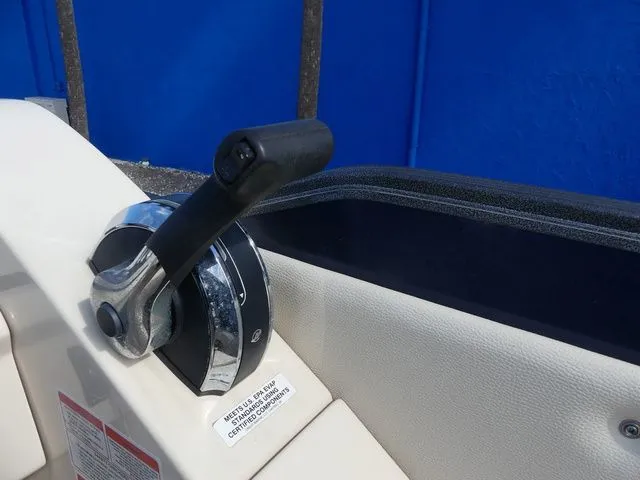 Slide: The Image of Crest Classic 23 Foot 230 2015 - 19