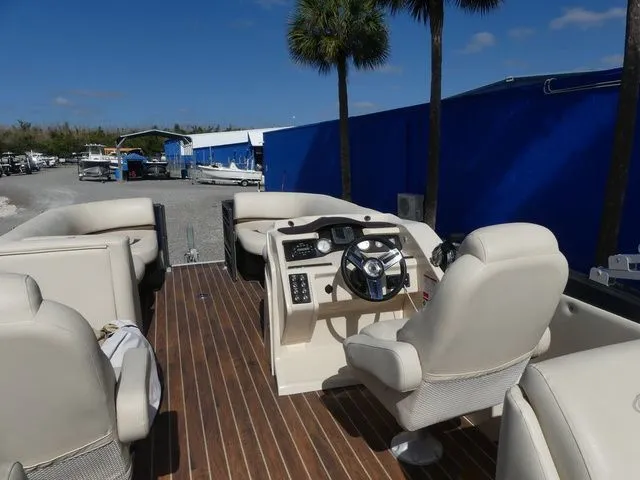 Slide: The Image of Crest Classic 23 Foot 230 2015 - 23