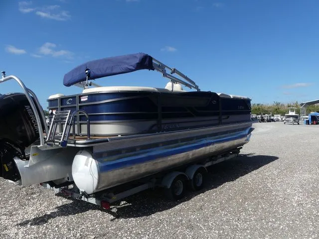 Slide: The Image of Crest Classic 23 Foot 230 2015 - 4