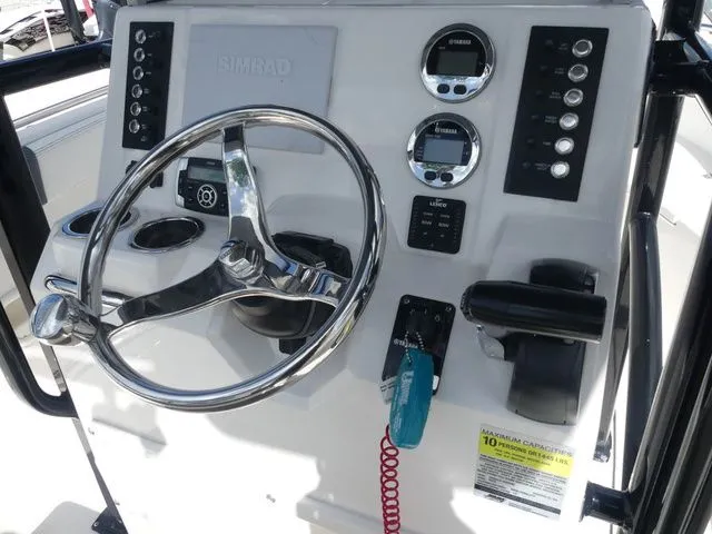 Slide: The Image of Robalo R222 2021 - 16