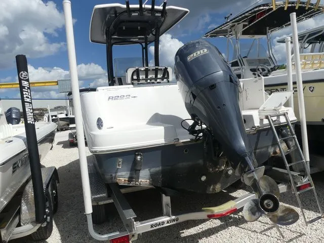 Slide: The Image of Robalo R222 2021 - 4