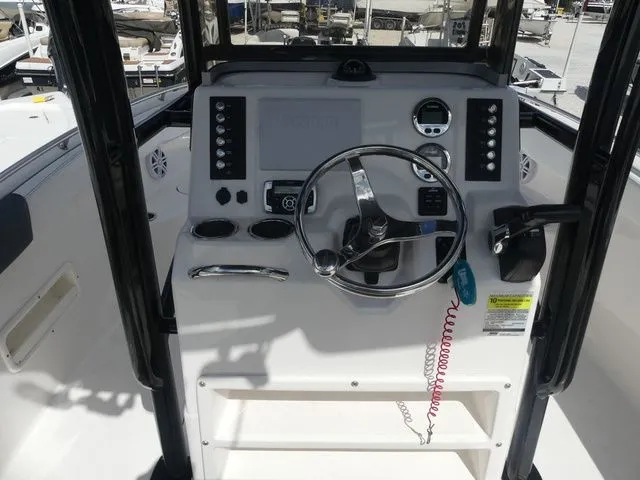 Slide: The Image of Robalo R222 2021 - 9