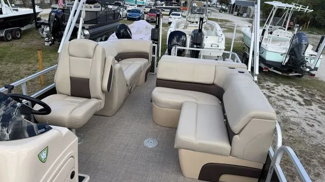 Slide: The Image of Sun Tracker Party Barge 22 DLX 2019 - 3