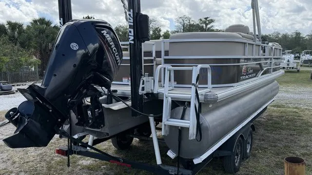 Slide: The Image of Sun Tracker Party Barge 22 DLX 2019 - 6