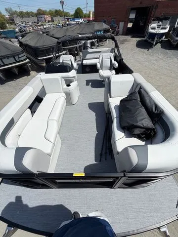 Slide: The Image of Godfrey Sweetwater 2286 SFLC Tritoon - Suzuki 150 2026 - 4