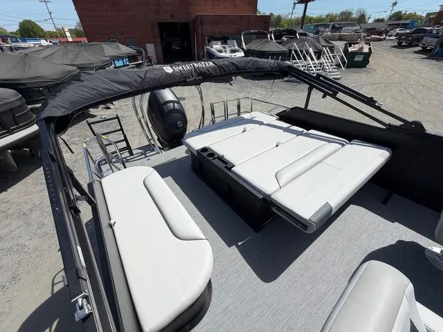 Slide: The Image of Godfrey Sweetwater 2286 SFLC Tritoon - Suzuki 150 2026 - 7