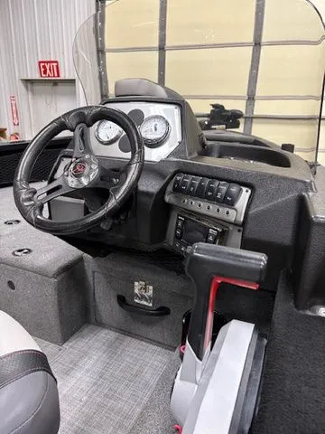 Slide: The Image of Alumacraft Competitor 185 2019 - 11