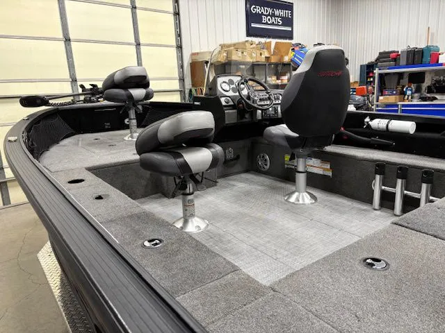 Slide: The Image of Alumacraft Competitor 185 2019 - 3