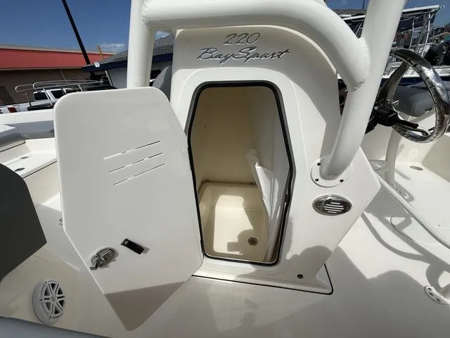 Slide: The Image of Pioneer 220 Bay Sport 2026 - 13