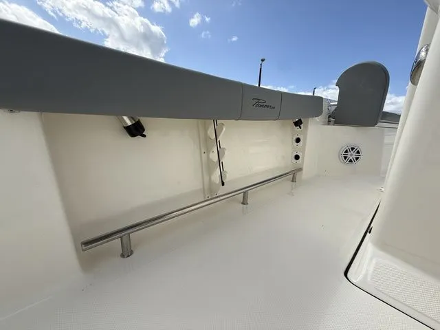 Slide: The Image of Pioneer 220 Bay Sport 2026 - 14