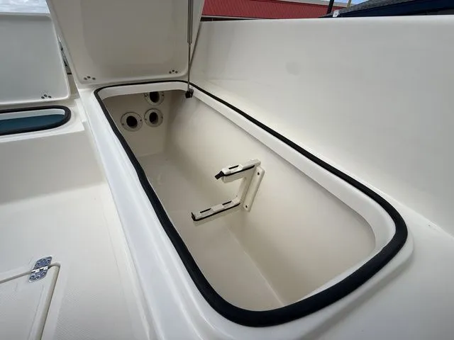 Slide: The Image of Pioneer 220 Bay Sport 2026 - 18