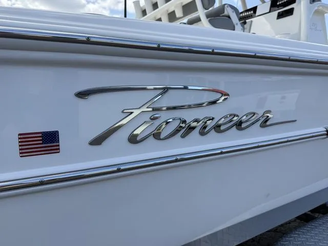 Slide: The Image of Pioneer 220 Bay Sport 2026 - 21