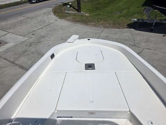 Slide: The Image of Bayliner T21BAY 2021 - 12