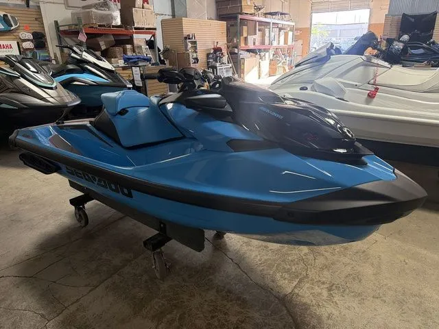 Slide: The Image of Sea-Doo RXP-X™ 325 Tech, BRP Premium A, iBR Gulfstream Blu 2026 - 11