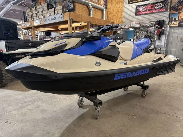 Slide: The Image of Sea-Doo Wake 170 2026 - 10