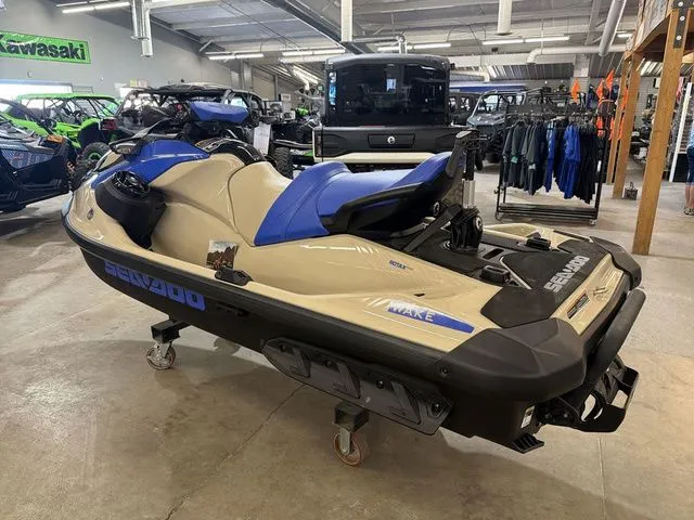 Slide: The Image of Sea-Doo Wake 170 2026 - 12
