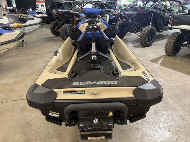 Slide: The Image of Sea-Doo Wake 170 2026 - 13