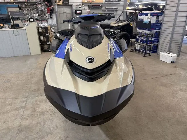 Slide: The Image of Sea-Doo Wake 170 2026 - 14