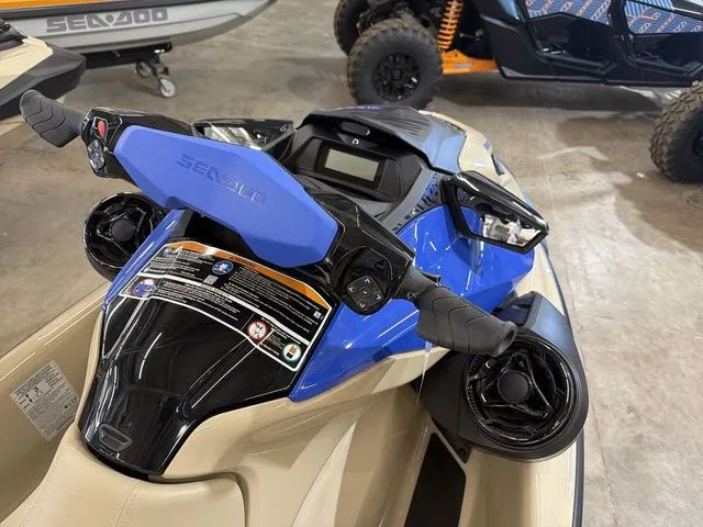 Slide: The Image of Sea-Doo Wake 170 2026 - 15