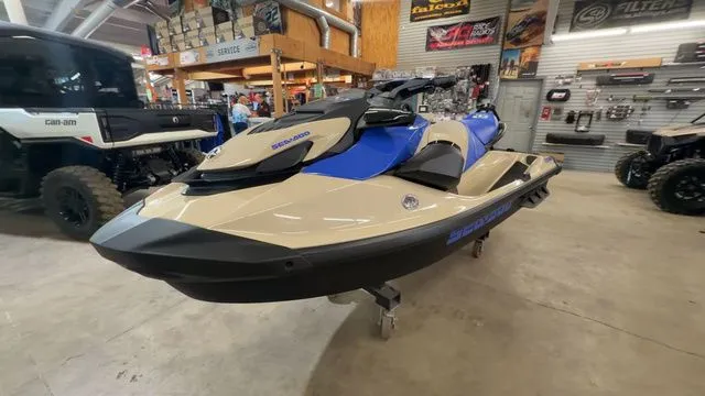 Slide: The Image of Sea-Doo Wake 170 2026 - 2