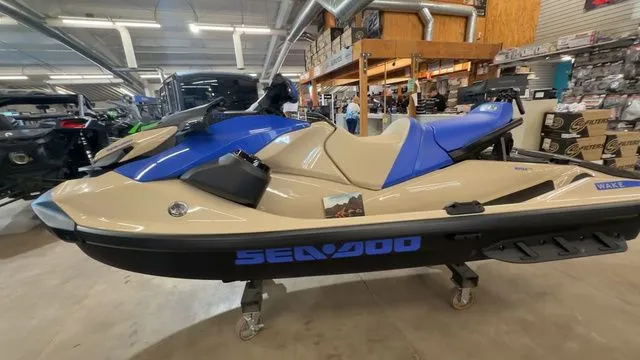 Slide: The Image of Sea-Doo Wake 170 2026 - 3
