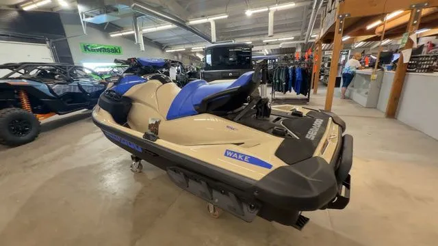 Slide: The Image of Sea-Doo Wake 170 2026 - 4