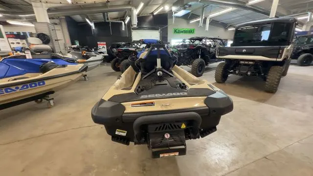 Slide: The Image of Sea-Doo Wake 170 2026 - 5