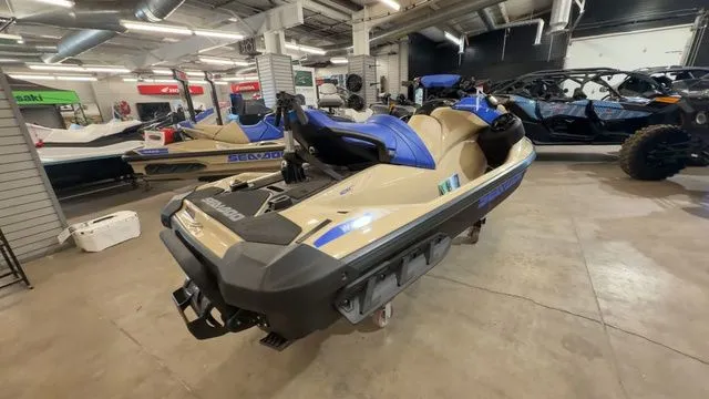 Slide: The Image of Sea-Doo Wake 170 2026 - 6