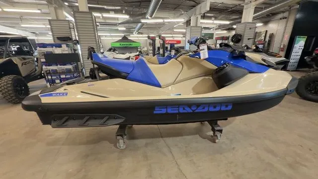 Slide: The Image of Sea-Doo Wake 170 2026 - 7