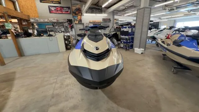 Slide: The Image of Sea-Doo Wake 170 2026 - 9