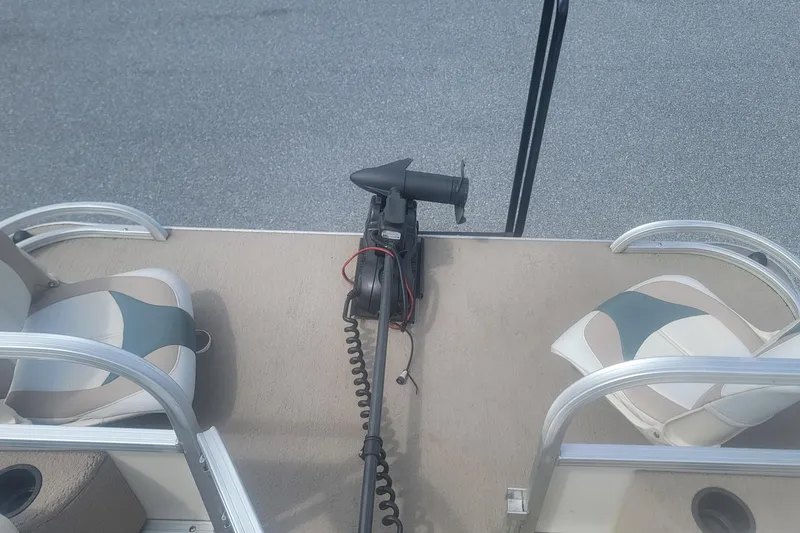 Slide: The Image of 2011 Sun Tracker Party Barge 20 Classic Series deck with seating and motor. - 11