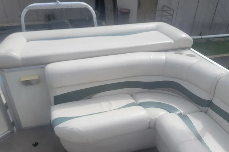 Slide: The Image of 2011 Sun Tracker Party Barge 20 Classic Series with white cushioned seating. - 4