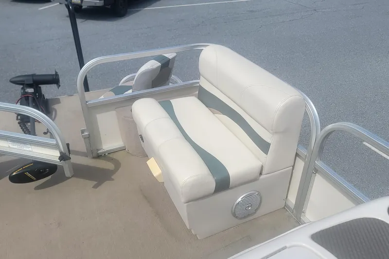 Slide: The Image of 2011 Sun Tracker Party Barge 20 Classic Series pontoon boat seating area. - 7