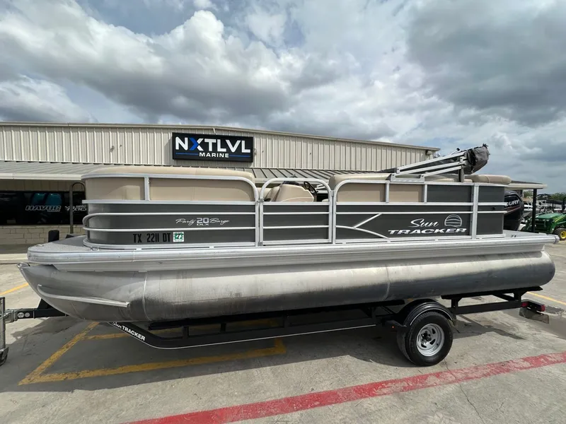 The Image of 2017 Tracker 20 DLX pontoon boat at NXT LVL Marine. - 1