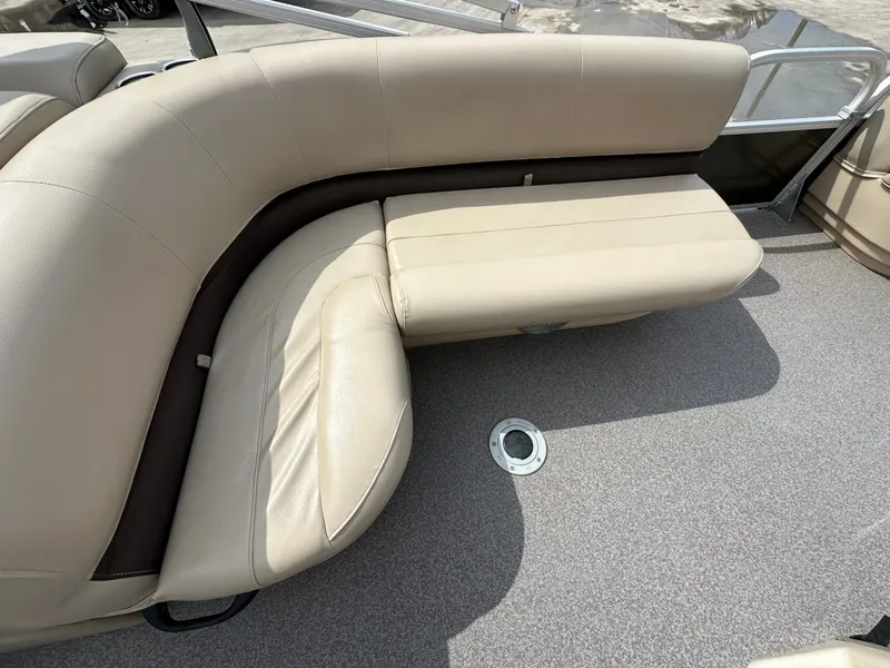 Slide: The Image of Beige seating on 2017 Tracker 20 DLX boat. - 13