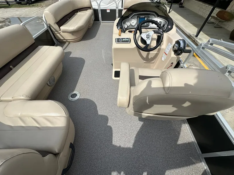 Slide: The Image of Interior of a 2017 Tracker 20 DLX pontoon boat. - 15