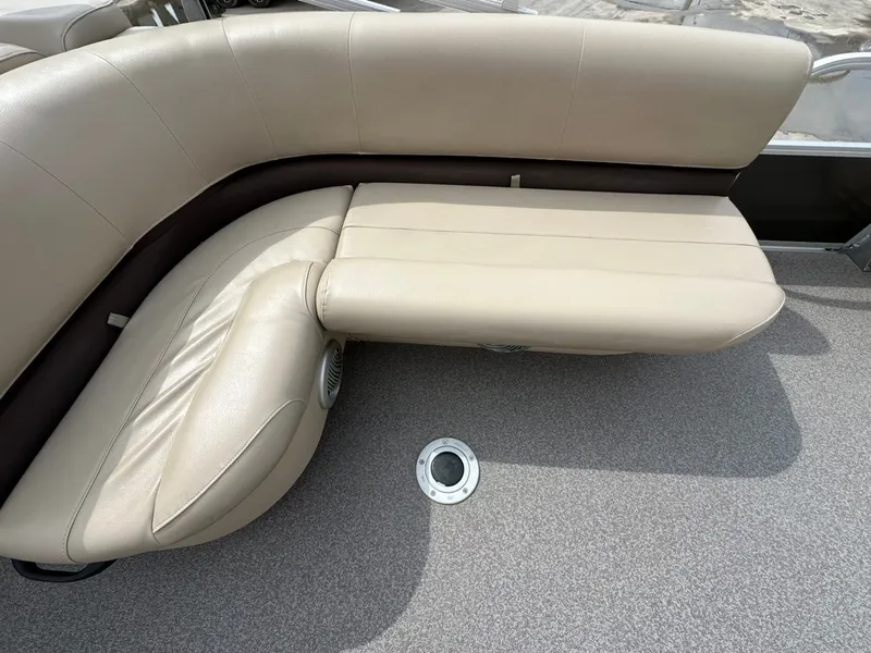Slide: The Image of Beige seating on 2017 Tracker 20 DLX boat. - 22