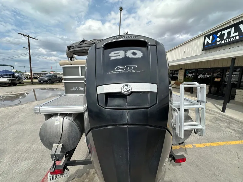 Slide: The Image of 2017 Tracker 20 DLX with Mercury 90 GT outboard motor. - 25