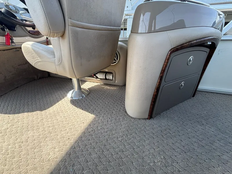 Slide: The Image of Sun Tracker Party Barge 22 2010 - 33