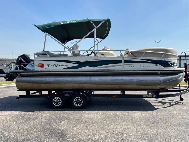 Slide: The Image of Sun Tracker Party Barge 22 2010 - 4