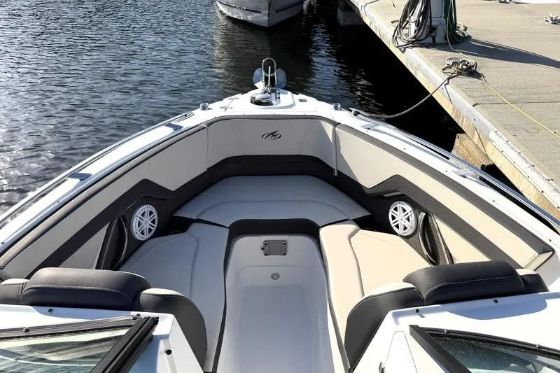 Slide: The Image of 2022 Monterey 255SS Super Sport boat interior at dockside. - 12