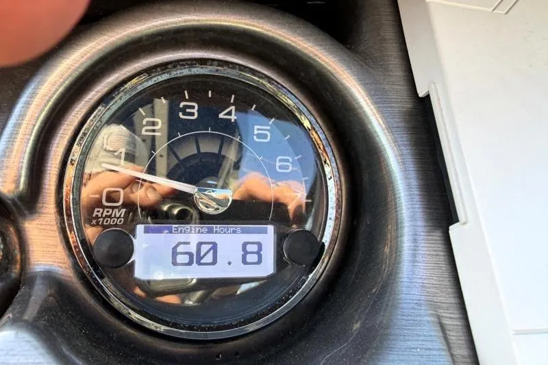 Slide: The Image of Tachometer of 2022 Monterey 255SS Super Sport showing 60.8 engine hours. - 28