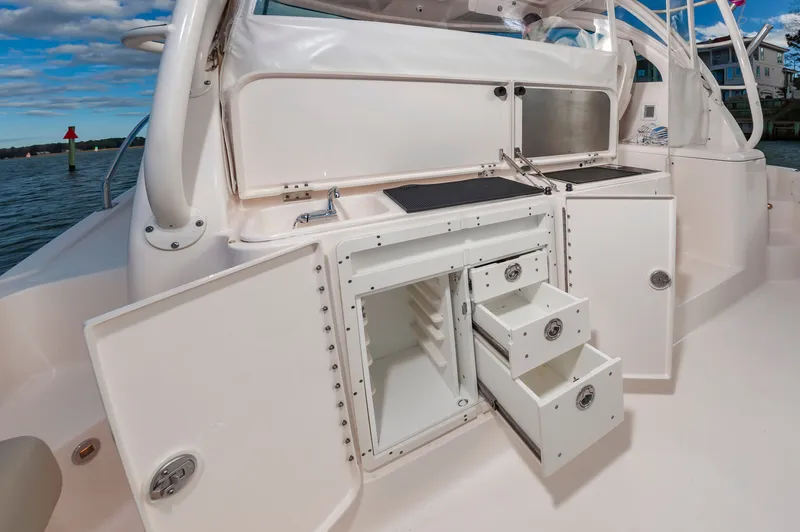 Slide: The Image of Pursuit OS 385 Offshore 2015 - 11