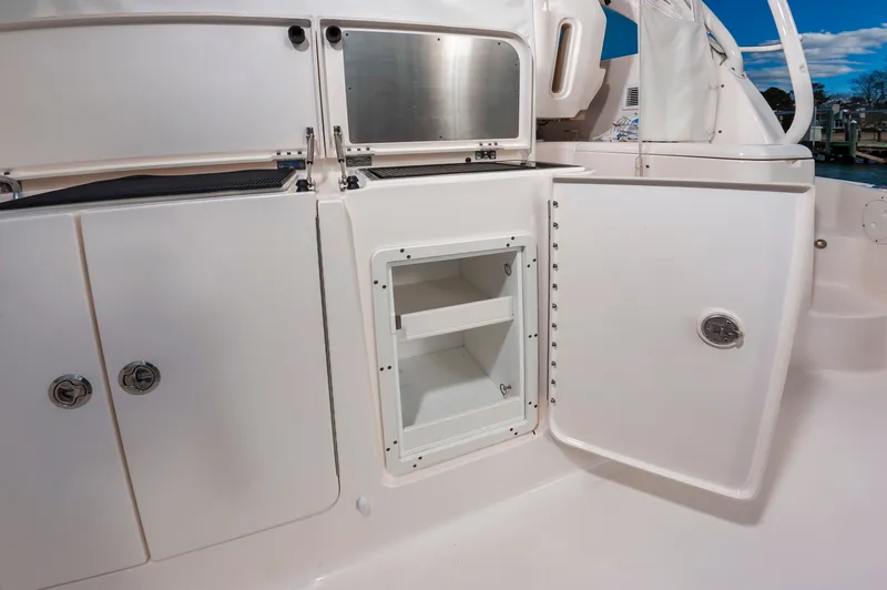 Slide: The Image of Pursuit OS 385 Offshore 2015 - 12